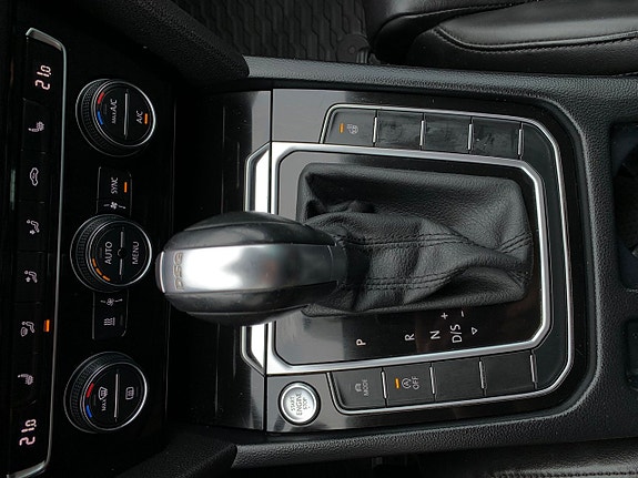 Volkswagen Passat 23 of 30