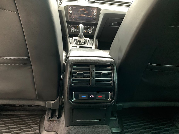 Volkswagen Passat 10 of 30