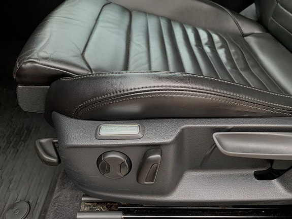 Volkswagen Passat 13 of 30