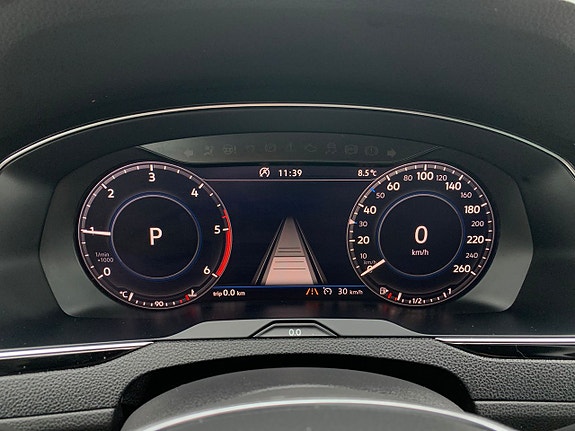 Volkswagen Passat 9 of 30