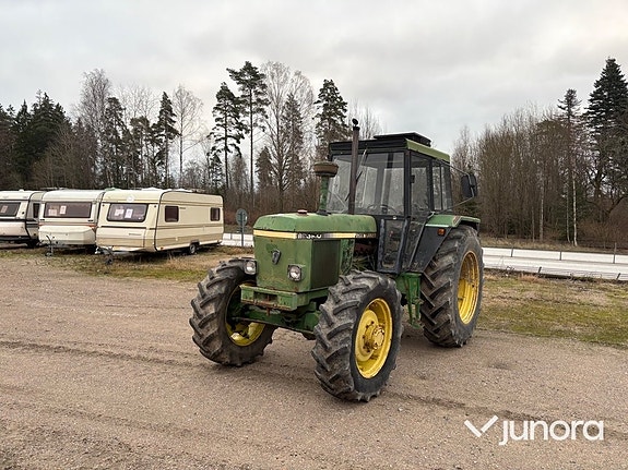 John Deere 3140