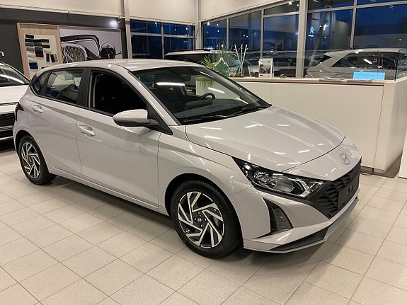 Hyundai i20 2 of 5