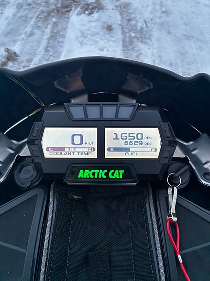 Arctic-cat M6000 4 of 5