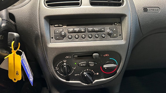 Peugeot 206 8 of 15