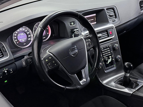 Volvo V60 2 of 5