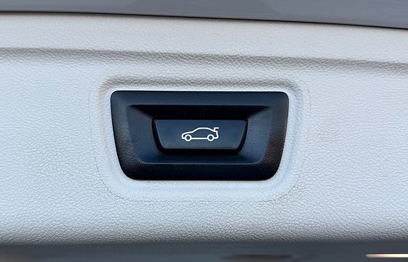BMW 330e 11 of 30
