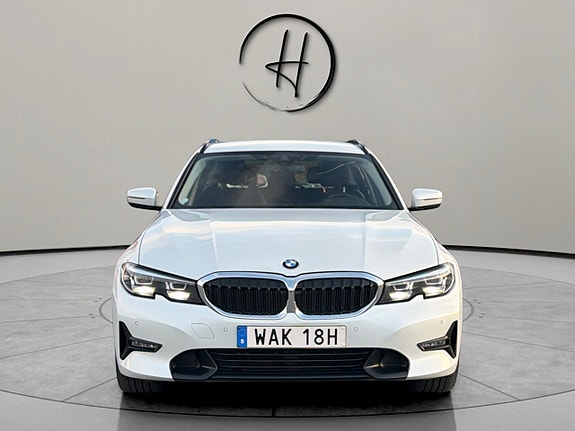 BMW 330e 4 of 5