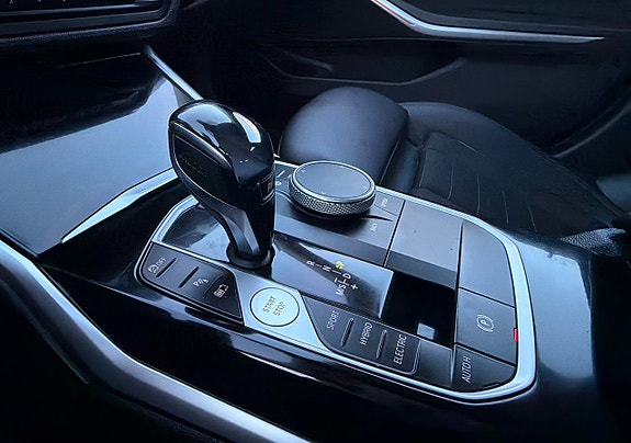 BMW 330e 16 of 30