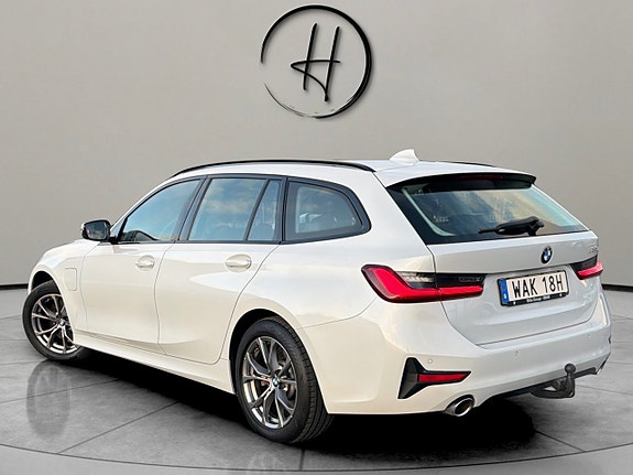 BMW 330e 9 of 30