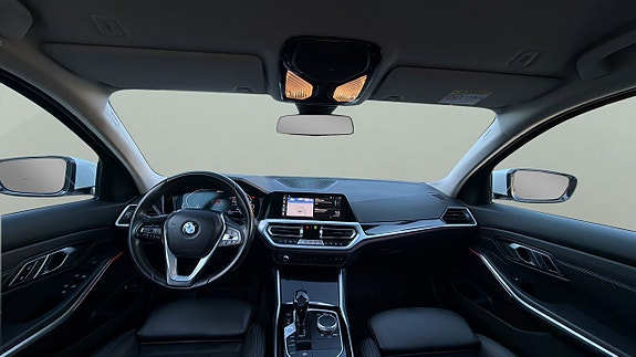 BMW 330e 13 of 30