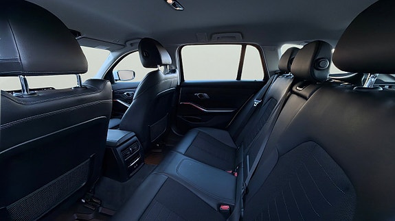 BMW 330e 15 of 30