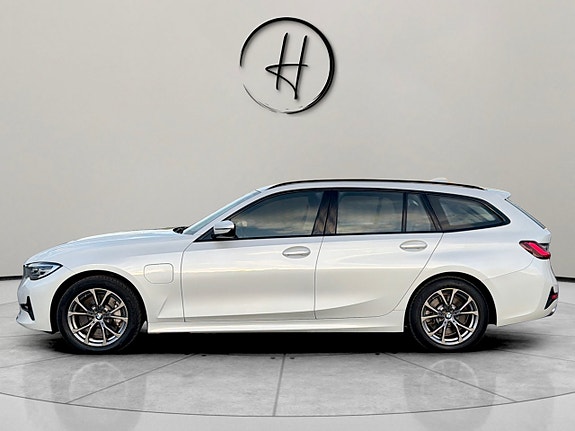 BMW 330e 7 of 30