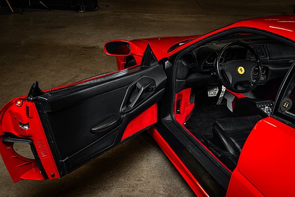Ferrari 355 11 of 30