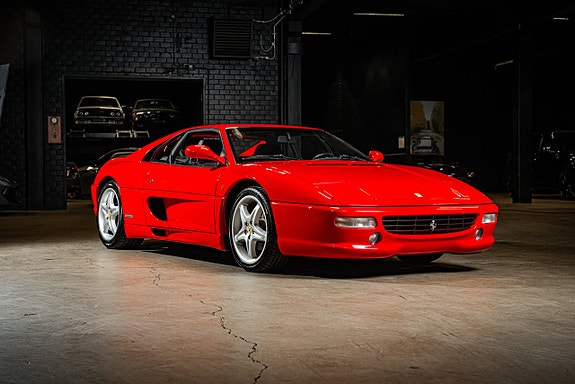 Ferrari 355 8 of 30