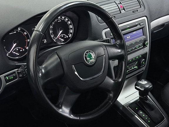 Skoda Octavia 2 of 5