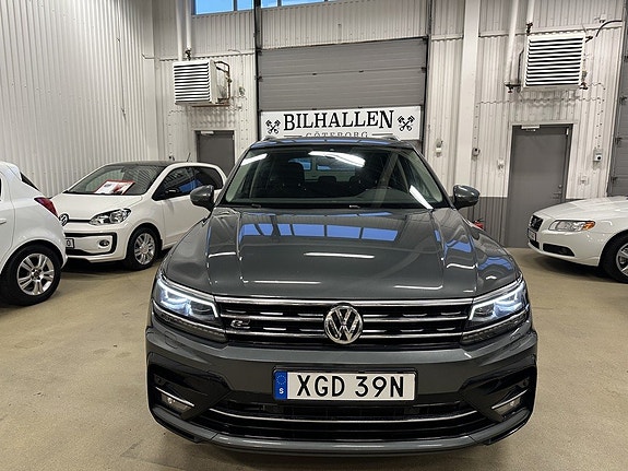 Volkswagen Tiguan 2 of 5