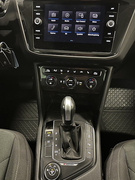 Volkswagen Tiguan 14 of 25