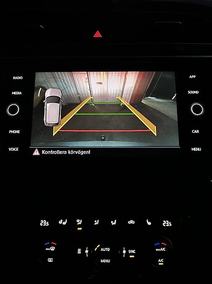 Volkswagen Tiguan 16 of 25
