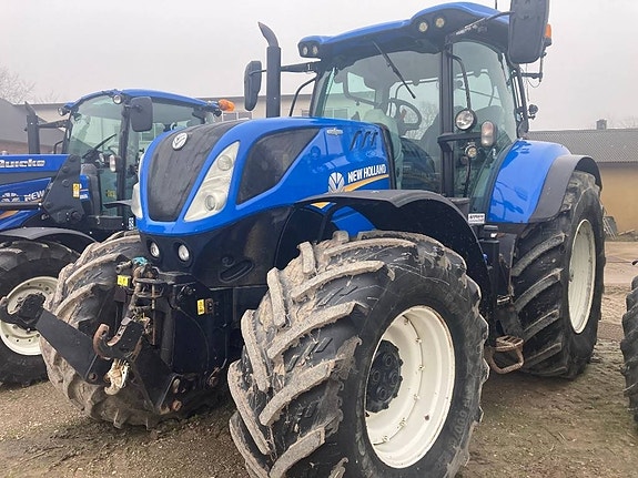 New Holland T7