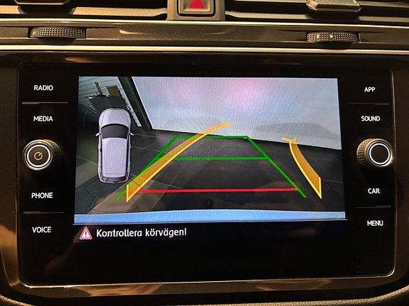 Volkswagen Tiguan 8 of 12