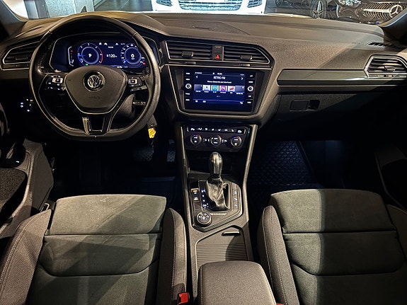 Volkswagen Tiguan 6 of 12
