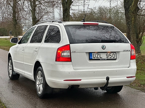 Skoda Octavia 3 of 5