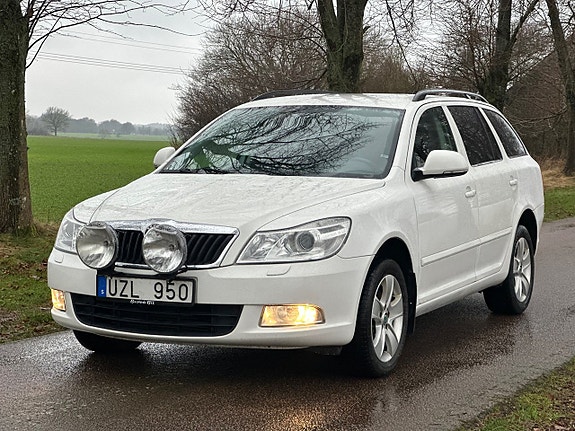 Skoda Octavia 2 of 5