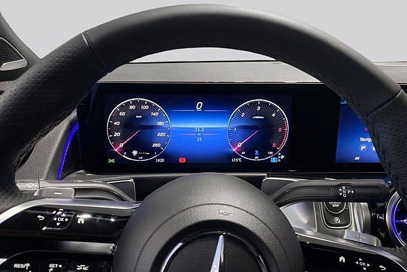 Mercedes-Benz GLB220 d 10 of 14