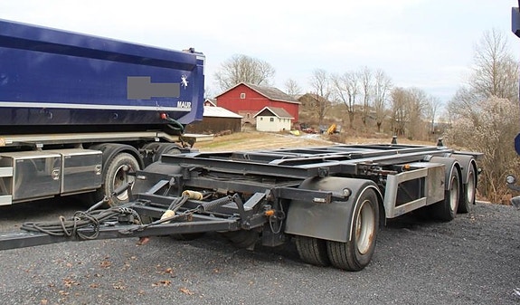 Nor-slep lastväxlarvagn 3-axl tipp  NYBES nylackad FINANS