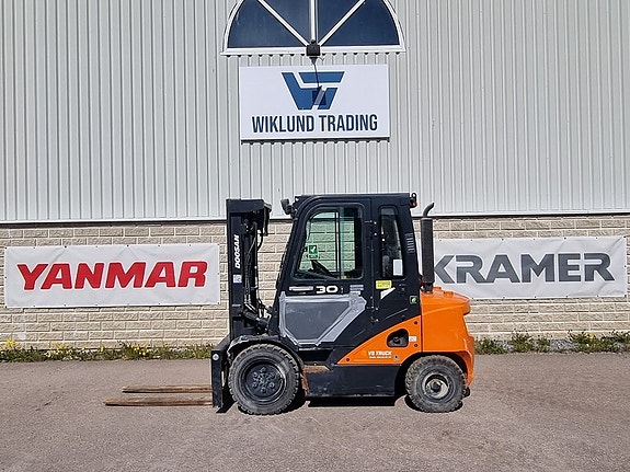 Doosan D30S-7 / dieseltruck / 3tons / spridning / hytt
