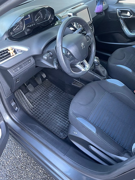 Peugeot 208 5 of 5