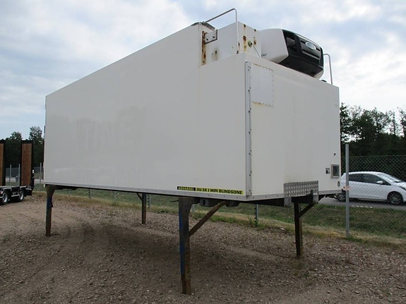 Buss Bygg Kylskåp Lösskåp med ISO Fäte