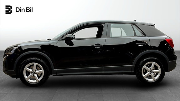 Audi Q2 2 of 5