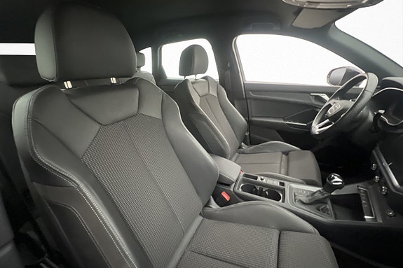 Audi Q3 23 of 30