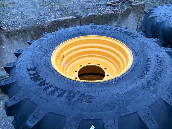 Alliance traktordäck m fälg till Volvo, Ljungby lastmaskin