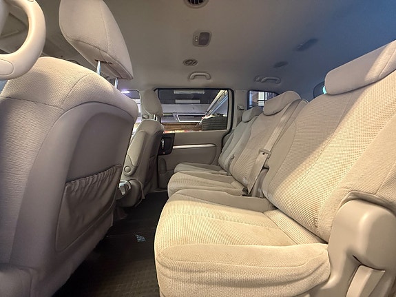 Kia Carnival 10 of 14