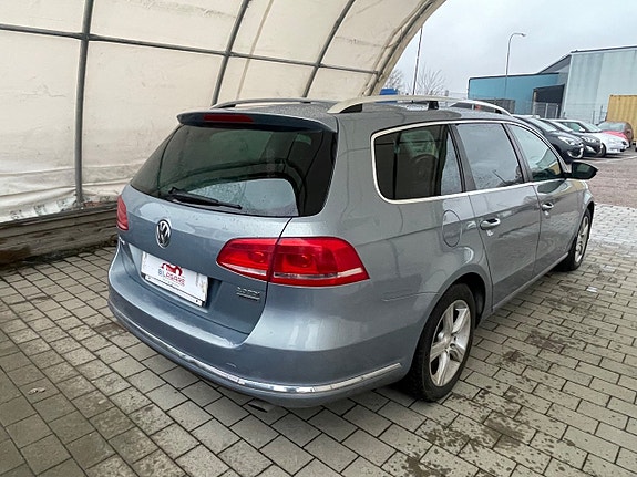 Volkswagen Passat 3 of 23
