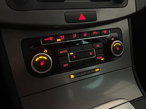 Volkswagen Passat 21 of 23