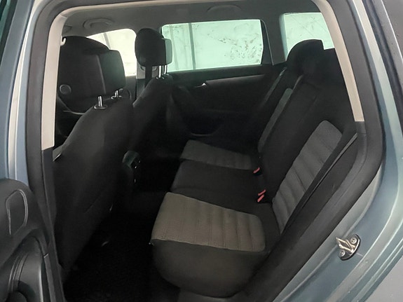 Volkswagen Passat 8 of 23
