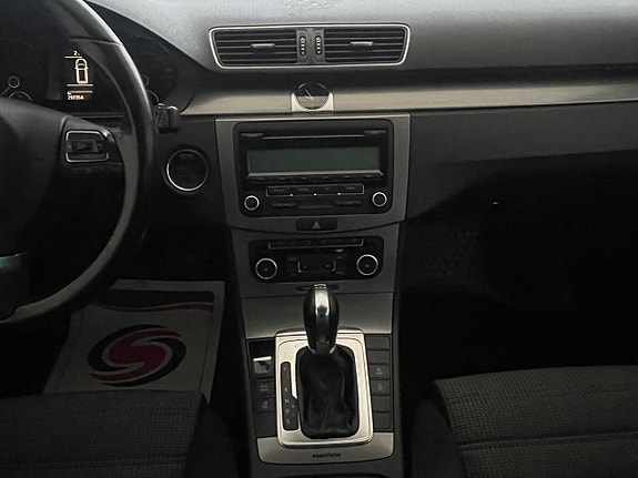 Volkswagen Passat 15 of 23