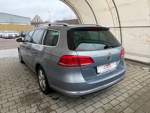 Volkswagen Passat 2 of 23