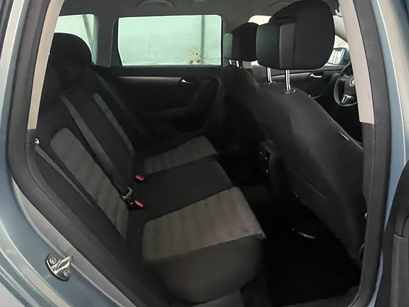 Volkswagen Passat 11 of 23