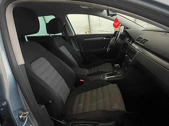 Volkswagen Passat 12 of 23