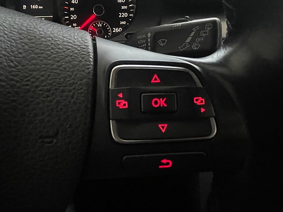 Volkswagen Passat 19 of 23