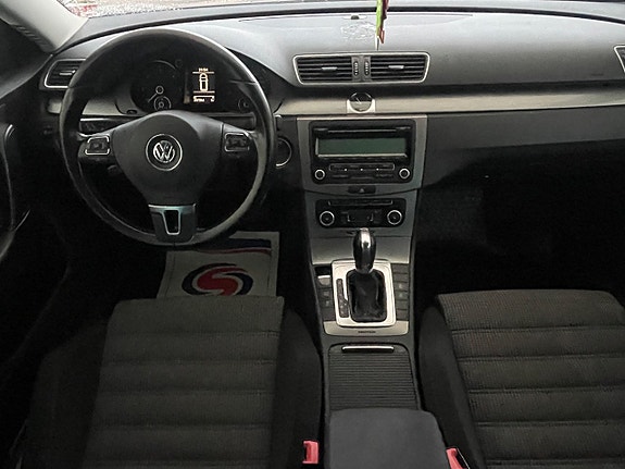 Volkswagen Passat 13 of 23