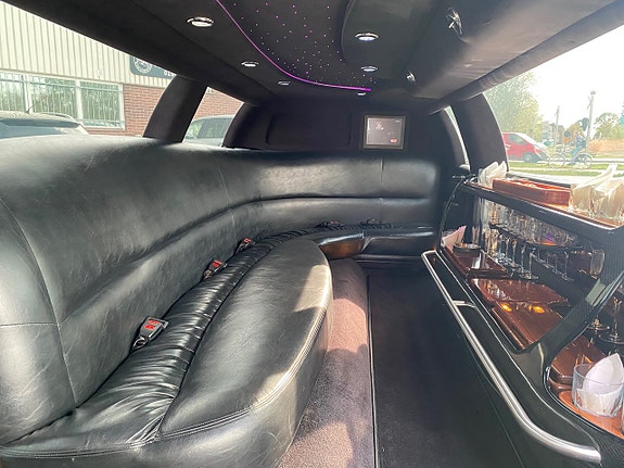 Lincoln Town Car 7 of 13