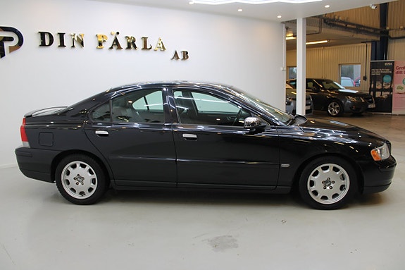 Volvo S60 4 of 5