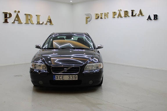 Volvo S60 2 of 5