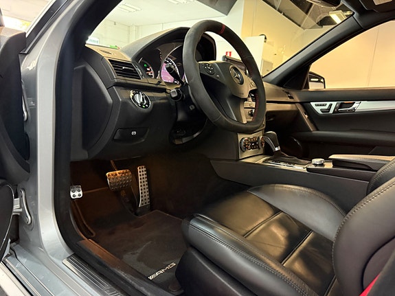 Mercedes-Benz C63 10 of 18