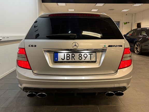 Mercedes-Benz C63 17 of 18